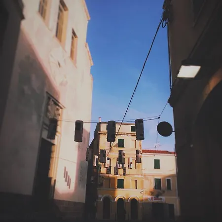 아파트 The Three Bell Towers *